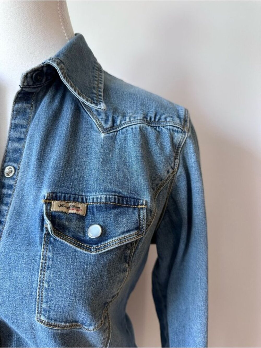 Vintage Y2K Levi's Jean Shirt Denim Fitted Button Up Shirt Coastal Cowgirl - M - Picture 3 of 9